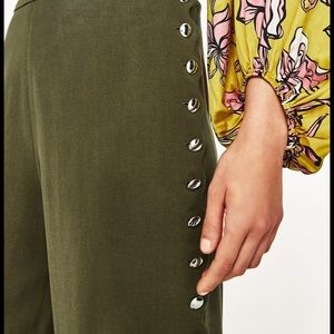 Zara Woman Cropped Trousers with metallic Buttons